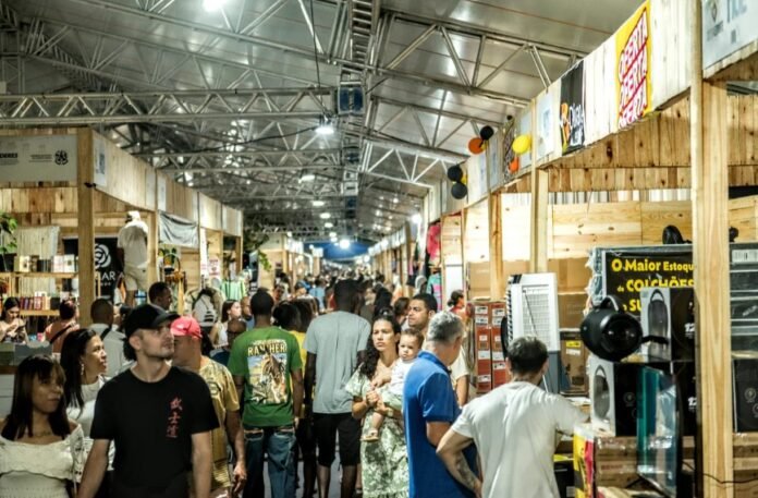 Milhares de pessoas na segunda noite da Festa das Canoas